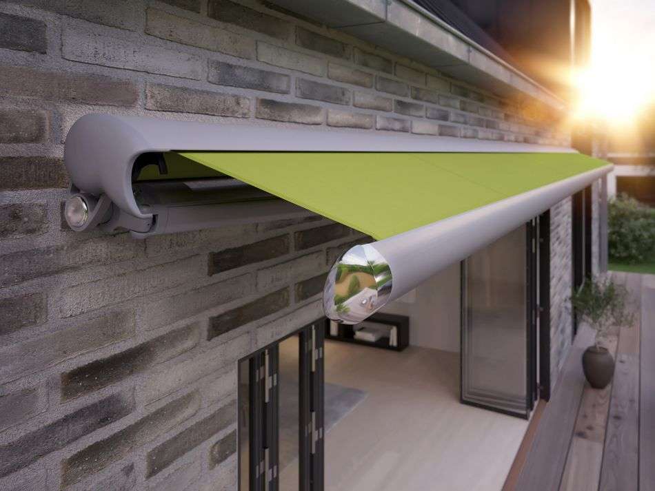 Halbkassetten-Markise Markilux 1600 in Grau mit grünem Sonnenschutztuch