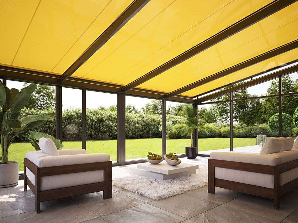 Wintergarten MX-8800 mit Holzoptik und großflächiger Glasfassade