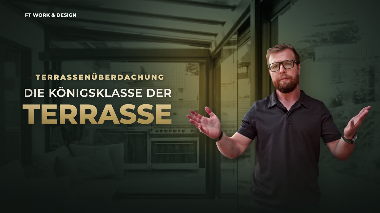 Felix Till, Geschäftsführer von FT Work & Design, in einer Referenzanlage mit Terrassenüberdachung und Kaltwintergarten
