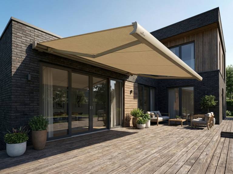 Gelenkarmmarkise – Leiner CAPRI über Terrasse